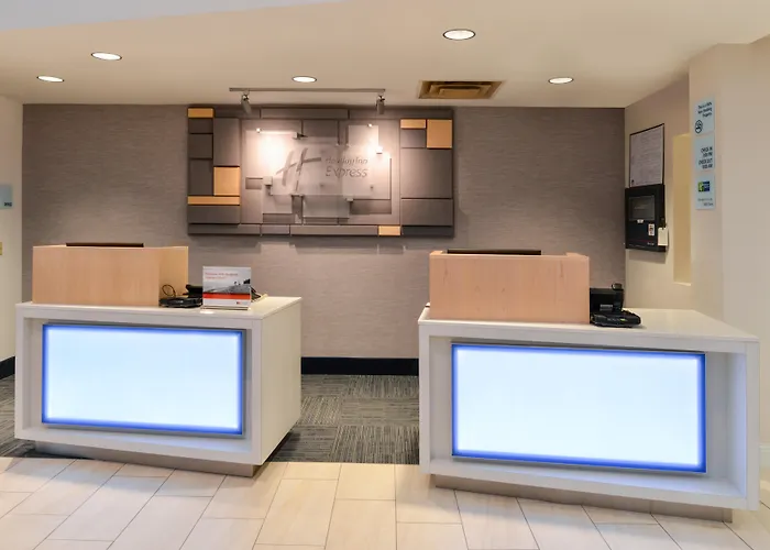 Holiday Inn Express & Suites Raleigh Ne - Medical Ctr Area By Ihg
