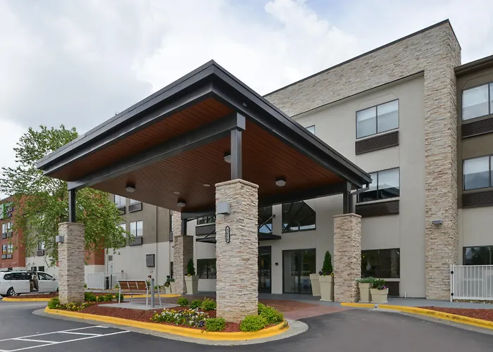 Holiday Inn Express & Suites Raleigh Ne - Medical Ctr Area By Ihg